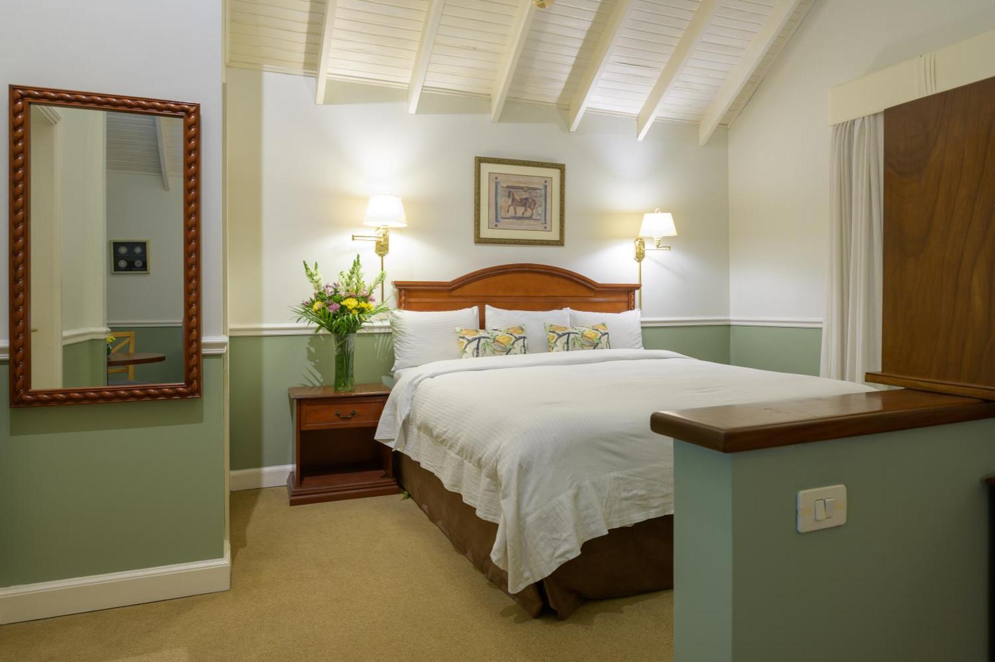 Executive Suite,1698930176:JPEG
